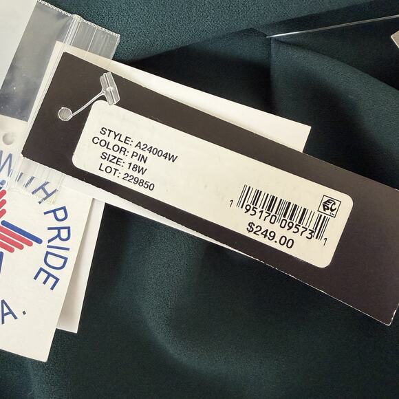 Betsy & Adam Plus "Emily" Short Scuba Crepe Beaded Flutter Sleeve Dress 18W Pine - Picture 6 of 14